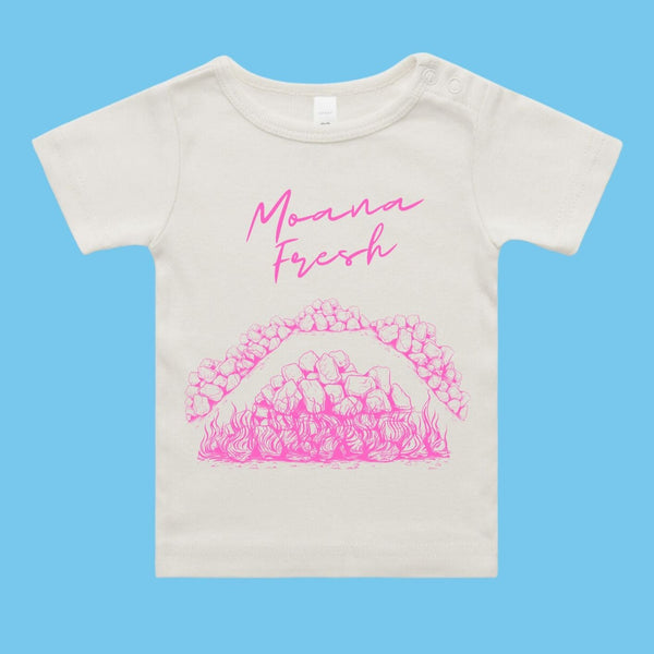 Moana Fresh UMU Pēpi Tee - Hot pink on NATURAL TEE