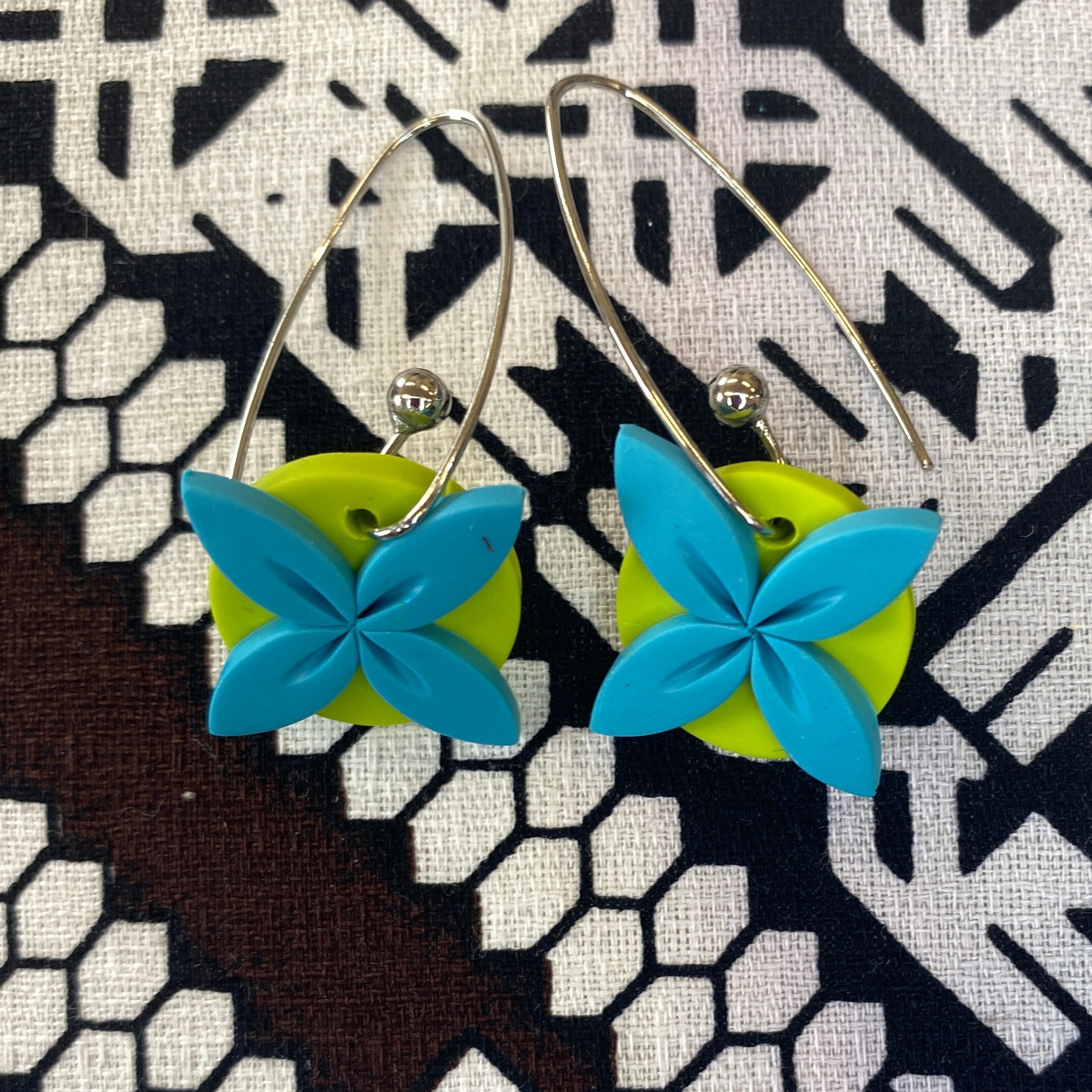 AOLELE Tipani Small Dangle Earrings (1-20)