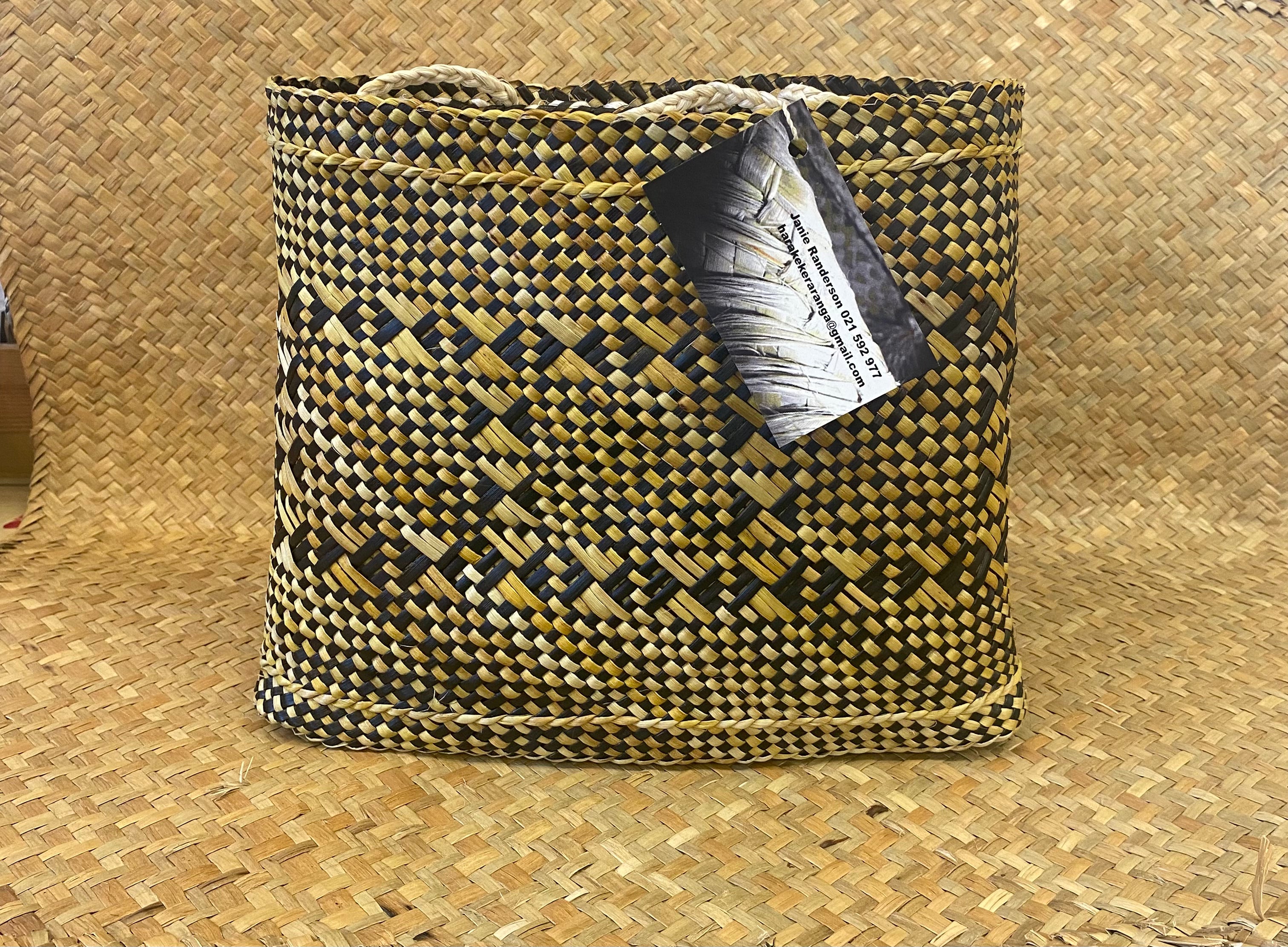 Kete Pou Whānau by Janie Randerson