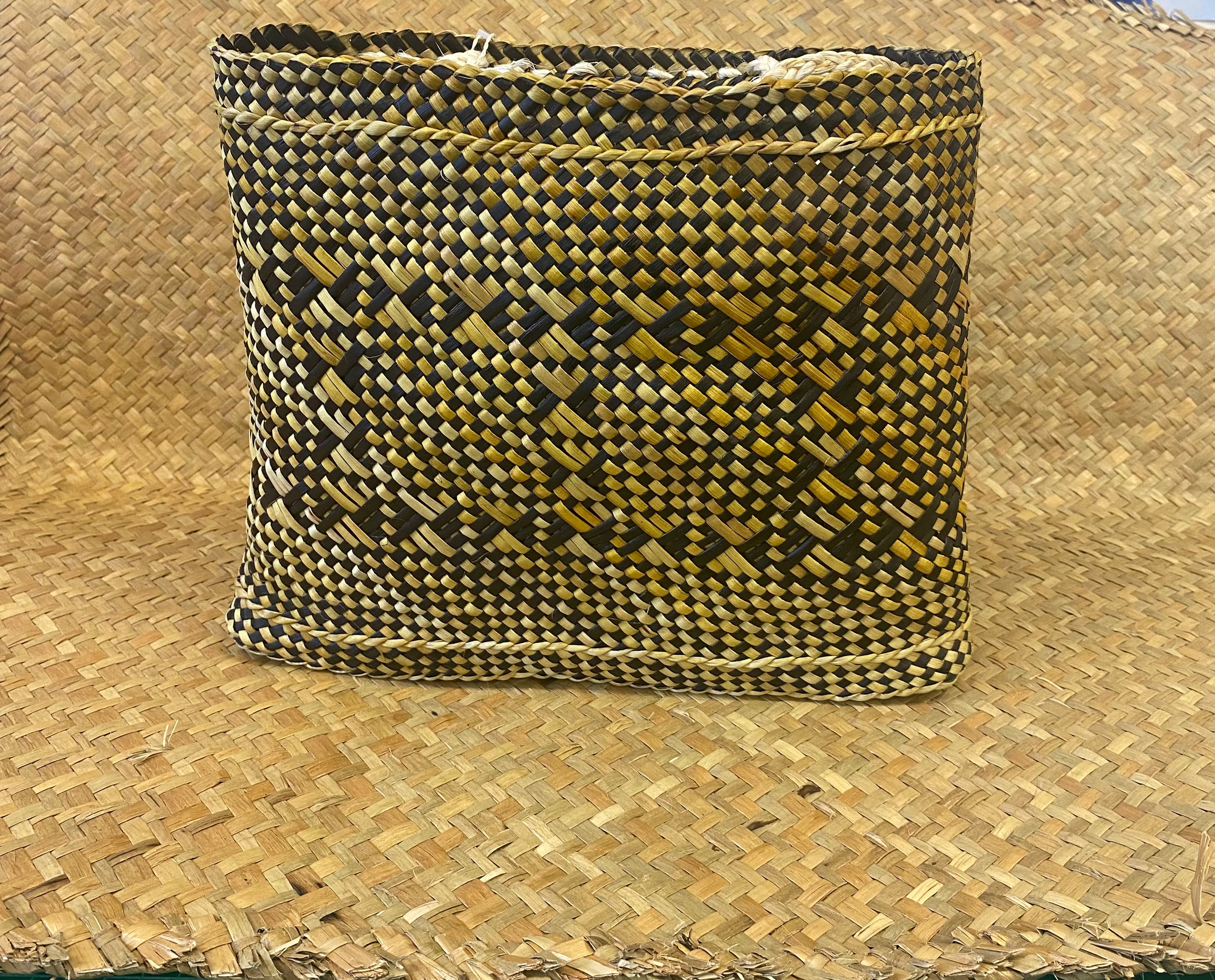 Kete Pou Whānau by Janie Randerson