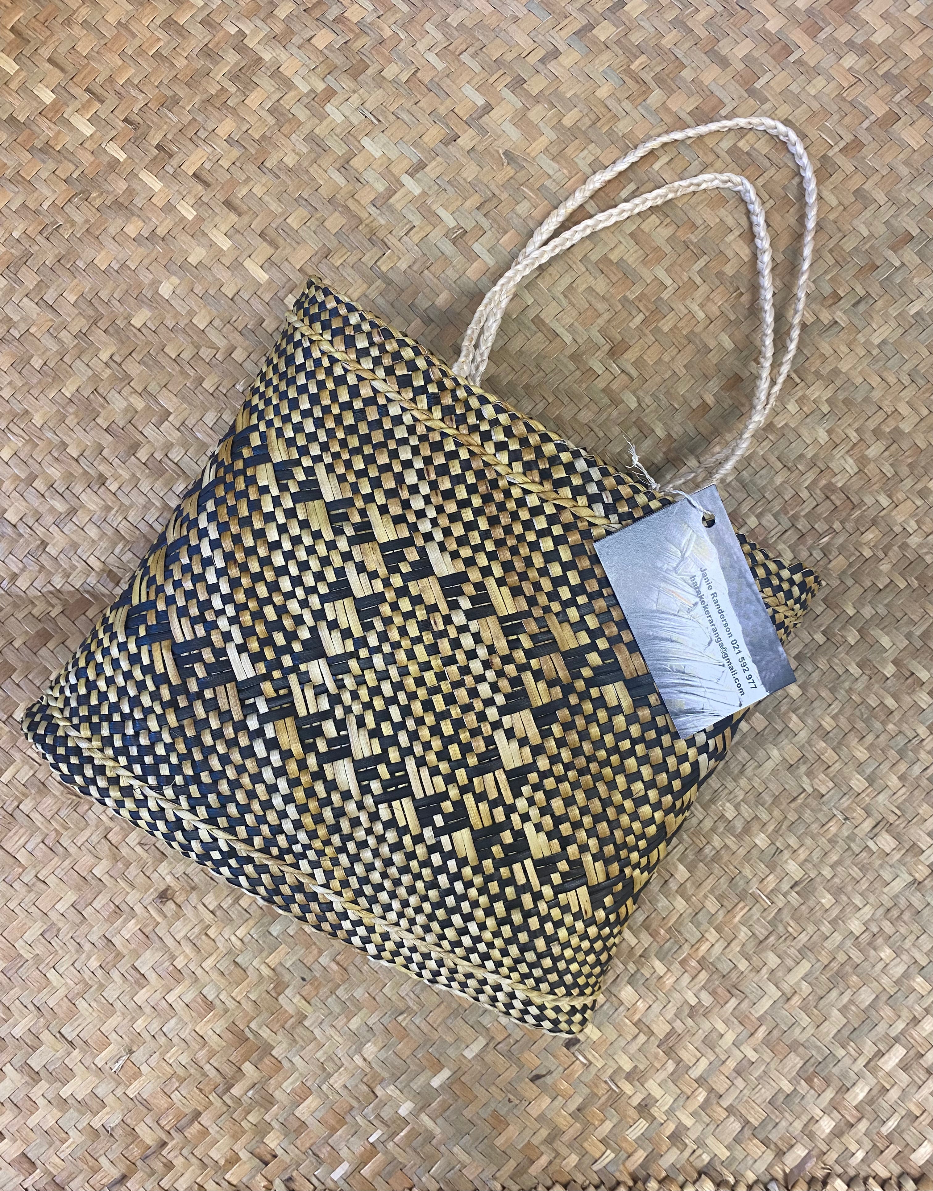 Kete Pou Whānau by Janie Randerson