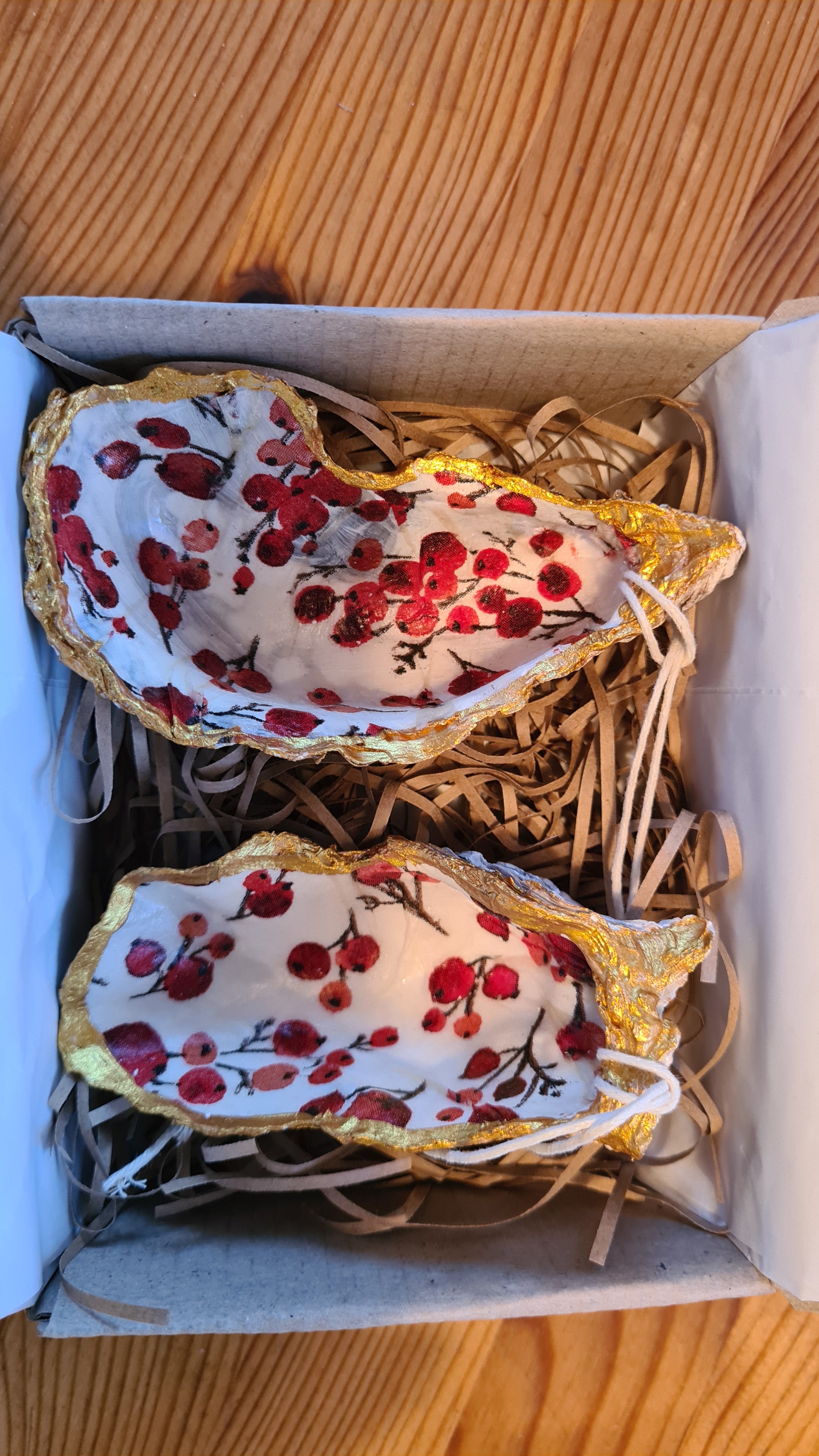 Oyster Decorations - Red Berries Small (Set of 2)